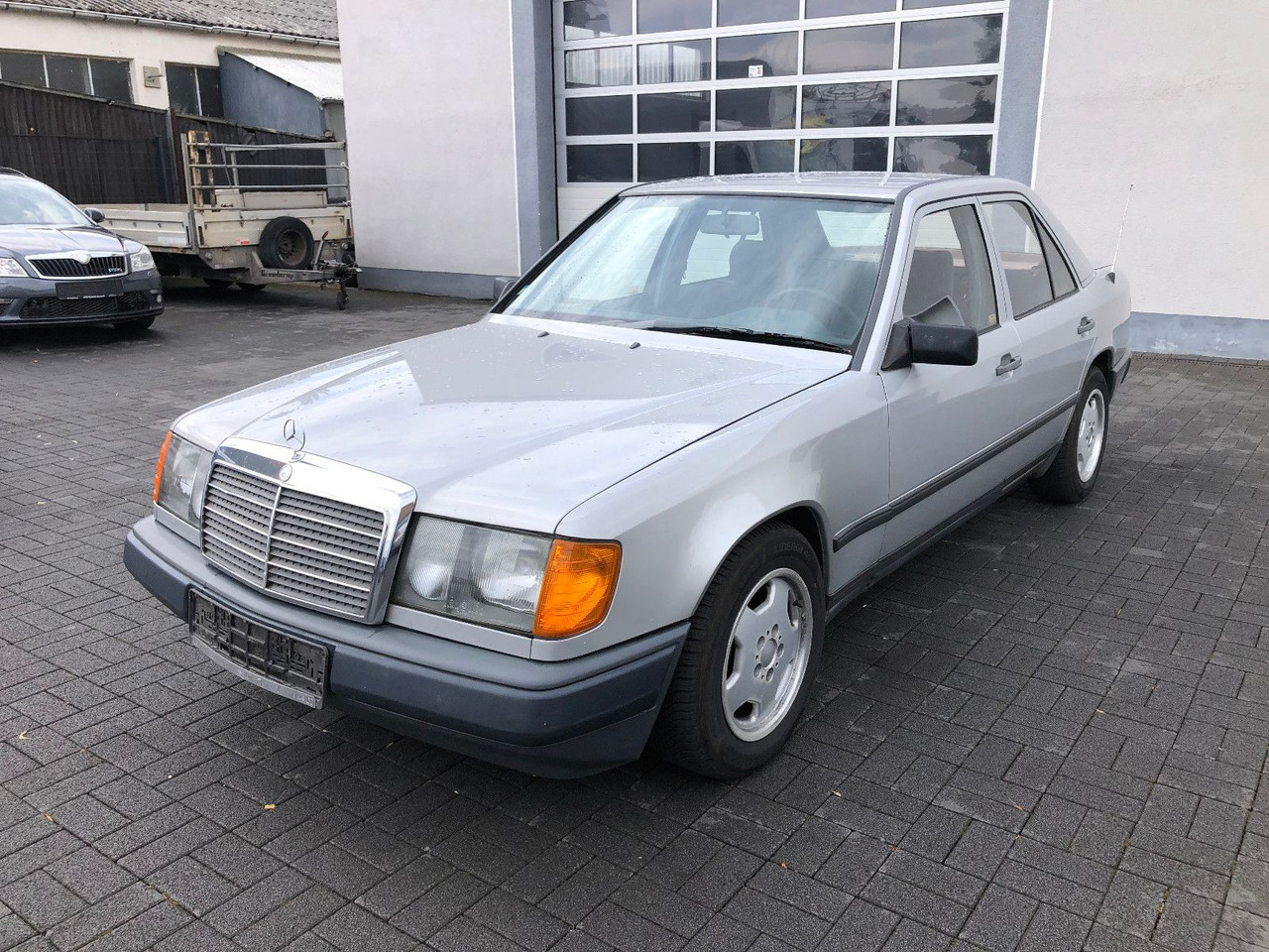 Mercedes-Benz W124 E 260 - Седан: снимка 1 Mercedes-Benz W124 E 260 - Седан: снимка 1