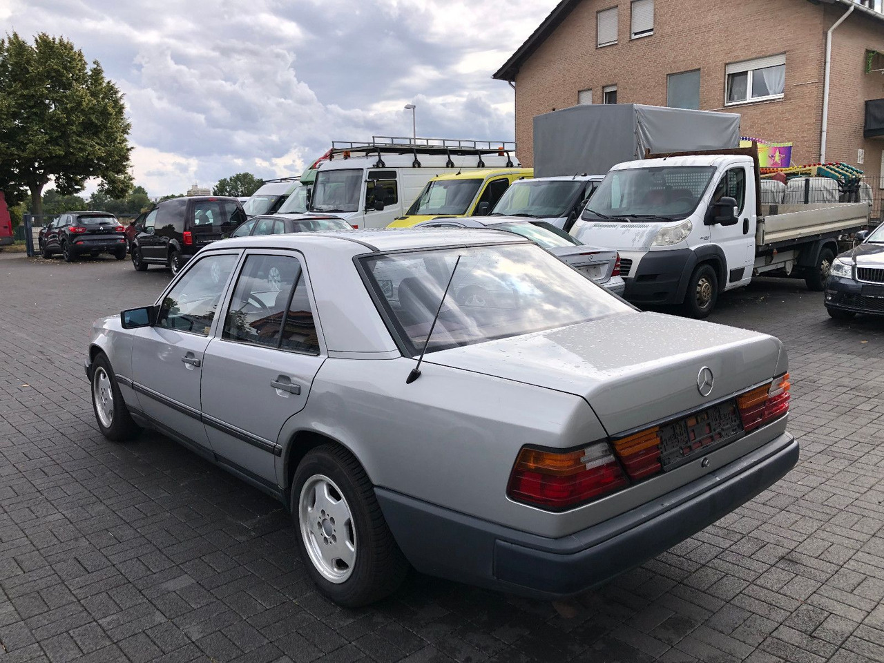 Mercedes-Benz W124 E 260 - Седан: снимка 4 Mercedes-Benz W124 E 260 - Седан: снимка 4
