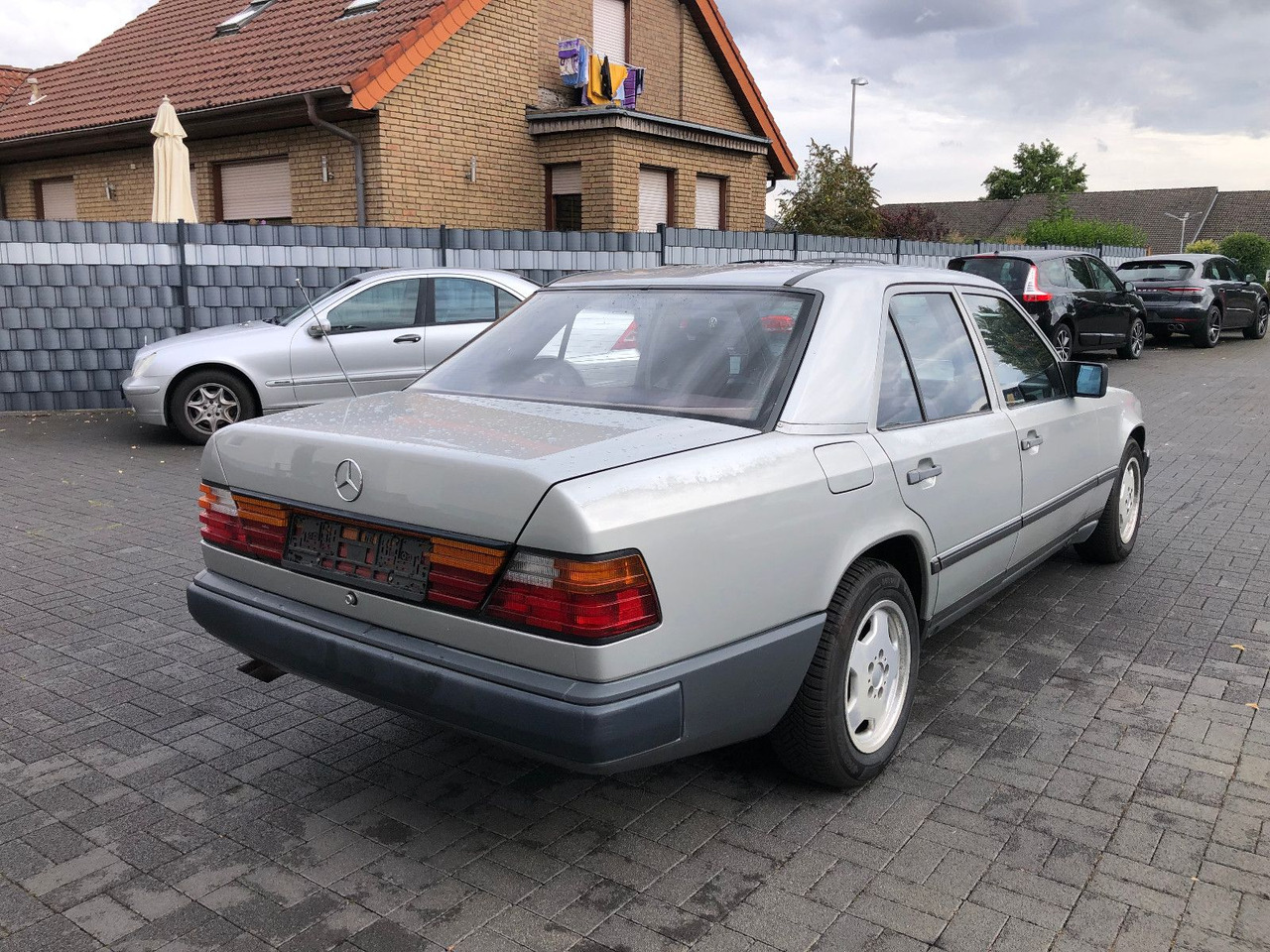 Mercedes-Benz W124 E 260 - Седан: снимка 2 Mercedes-Benz W124 E 260 - Седан: снимка 2