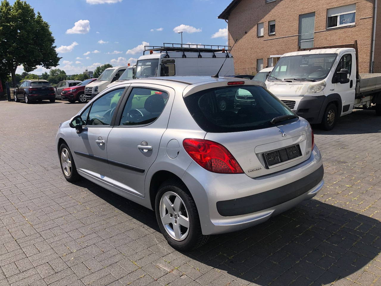 Peugeot 207 Urban Move 1.4i - Седан: снимка 4 Peugeot 207 Urban Move 1.4i - Седан: снимка 4