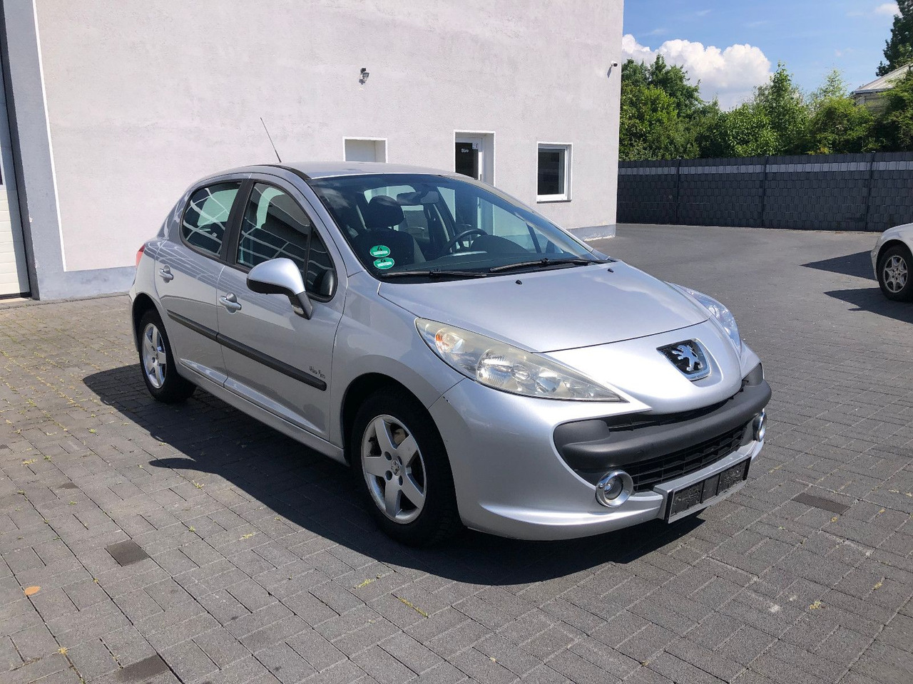 Peugeot 207 Urban Move 1.4i - Седан: снимка 1 Peugeot 207 Urban Move 1.4i - Седан: снимка 1