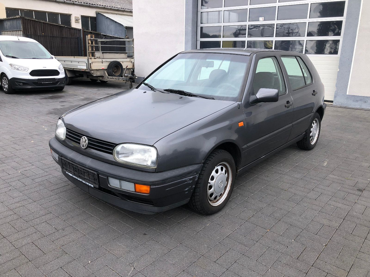 Volkswagen Golf 1.8 GL Klima - Седан: снимка 3 Volkswagen Golf 1.8 GL Klima - Седан: снимка 3