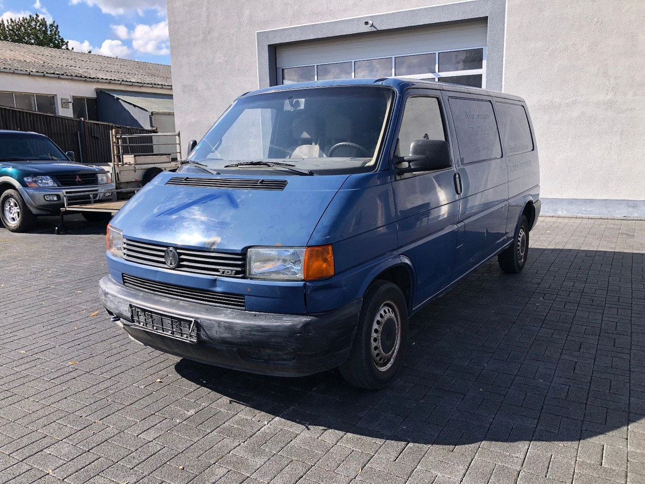 Volkswagen T4 2.5 TDI Lang - Малък ван: снимка 1 Volkswagen T4 2.5 TDI Lang - Малък ван: снимка 1