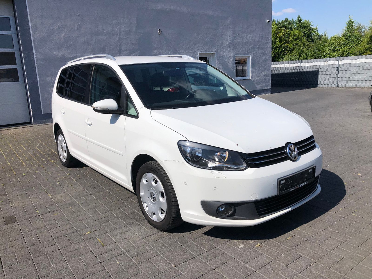 Volkswagen Touran 2.0 TDI Cup, 7-Sitzer - Пътнически бус: снимка 3 Volkswagen Touran 2.0 TDI Cup, 7-Sitzer - Пътнически бус: снимка 3