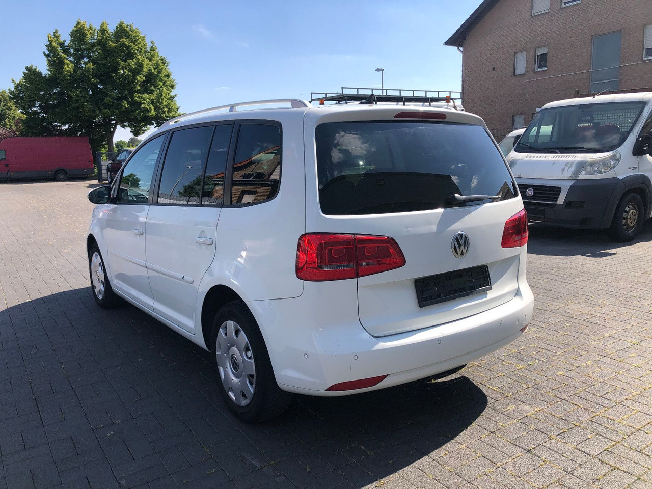 Volkswagen Touran 2.0 TDI Cup, 7-Sitzer - Пътнически бус: снимка 4 Volkswagen Touran 2.0 TDI Cup, 7-Sitzer - Пътнически бус: снимка 4