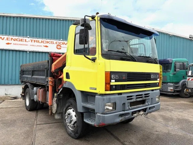 DAF 65 -180ATI 4x4 FULL STEEL 3-WAY KIPPER AND PALFINGER CRANE (EURO 2 / MANUAL GEARBOX / FULL STEEL SUSPENSION / ETC.) - Самосвал камион, Камион с кран: снимка 2 DAF 65 -180ATI 4x4 FULL STEEL 3-WAY KIPPER AND PALFINGER CRANE (EURO 2 / MANUAL GEARBOX / FULL STEEL SUSPENSION / ETC.) - Самосвал камион, Камион с кран: снимка 2