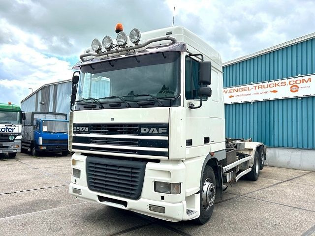 DAF 95.480 XF SPACECAB 6x2 WITH HOOK-ARM SYSTEM (EURO 3 / ZF16 MANUAL GEARBOX / ZF-INTARDER / STEEL-/AIR SUSPENSION / AIRCONDITIONIN - Мултилифт с кука камион: снимка 1 DAF 95.480 XF SPACECAB 6x2 WITH HOOK-ARM SYSTEM (EURO 3 / ZF16 MANUAL GEARBOX / ZF-INTARDER / STEEL-/AIR SUSPENSION / AIRCONDITIONIN - Мултилифт с кука камион: снимка 1