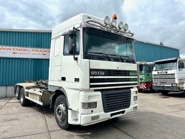 DAF 95.480 XF SPACECAB 6x2 WITH HOOK-ARM SYSTEM (EURO 3 / ZF16 MANUAL GEARBOX / ZF-INTARDER / STEEL-/AIR SUSPENSION / AIRCONDITIONIN - Мултилифт с кука камион: снимка 2 DAF 95.480 XF SPACECAB 6x2 WITH HOOK-ARM SYSTEM (EURO 3 / ZF16 MANUAL GEARBOX / ZF-INTARDER / STEEL-/AIR SUSPENSION / AIRCONDITIONIN - Мултилифт с кука камион: снимка 2