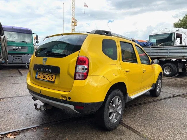 Dacia Duster 1.5DCI 4x4 MINI MPV (6 GEARS MANUAL GEARBOX / AIRCONDITIONING / CRUISE CONTROL / ETC.) - Лек автомобил: снимка 3 Dacia Duster 1.5DCI 4x4 MINI MPV (6 GEARS MANUAL GEARBOX / AIRCONDITIONING / CRUISE CONTROL / ETC.) - Лек автомобил: снимка 3