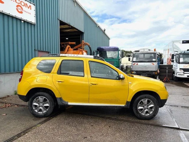 Dacia Duster 1.5DCI 4x4 MINI MPV (6 GEARS MANUAL GEARBOX / AIRCONDITIONING / CRUISE CONTROL / ETC.) - Лек автомобил: снимка 4 Dacia Duster 1.5DCI 4x4 MINI MPV (6 GEARS MANUAL GEARBOX / AIRCONDITIONING / CRUISE CONTROL / ETC.) - Лек автомобил: снимка 4