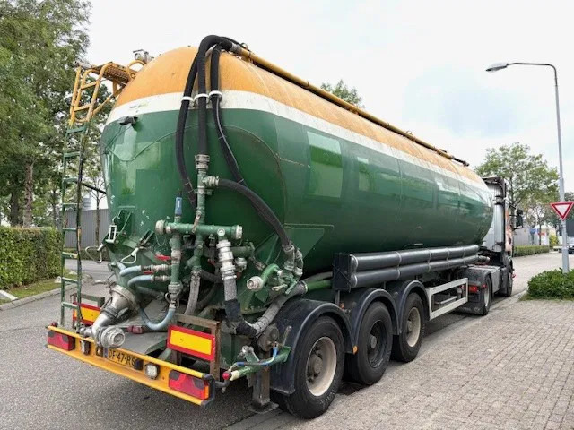 Feldbinder KIP48 3 3-AXLE 48M3 KIPPING SILO TRAILER (SAF AXLES / DRUM BRAKES / 4 COMPARTMENTS) - Полуремарке цистерна: снимка 3 Feldbinder KIP48 3 3-AXLE 48M3 KIPPING SILO TRAILER (SAF AXLES / DRUM BRAKES / 4 COMPARTMENTS) - Полуремарке цистерна: снимка 3