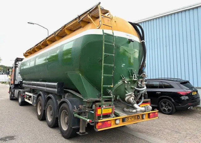 Feldbinder KIP48 3 3-AXLE 48M3 KIPPING SILO TRAILER (SAF AXLES / DRUM BRAKES / 4 COMPARTMENTS) - Полуремарке цистерна: снимка 4 Feldbinder KIP48 3 3-AXLE 48M3 KIPPING SILO TRAILER (SAF AXLES / DRUM BRAKES / 4 COMPARTMENTS) - Полуремарке цистерна: снимка 4