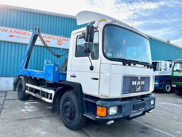 MAN F 18.232 (6 CILINDER) M90 WITH TELESCOPIC CONTAINER SYSTEM (8 GEARS MANUAL GEARBOX / EURO 1 (MECHANICAL PUMP AND INJECTORS)) - Мултилифт за контейнери камион: снимка 2 MAN F 18.232 (6 CILINDER) M90 WITH TELESCOPIC CONTAINER SYSTEM (8 GEARS MANUAL GEARBOX / EURO 1 (MECHANICAL PUMP AND INJECTORS)) - Мултилифт за контейнери камион: снимка 2