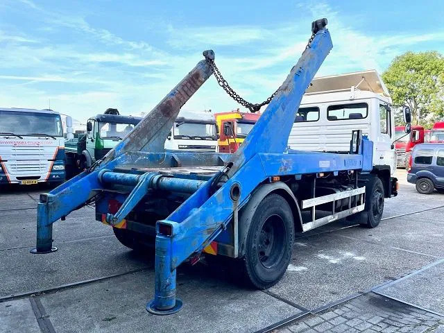 MAN F 18.232 (6 CILINDER) M90 WITH TELESCOPIC CONTAINER SYSTEM (8 GEARS MANUAL GEARBOX / EURO 1 (MECHANICAL PUMP AND INJECTORS)) - Мултилифт за контейнери камион: снимка 3 MAN F 18.232 (6 CILINDER) M90 WITH TELESCOPIC CONTAINER SYSTEM (8 GEARS MANUAL GEARBOX / EURO 1 (MECHANICAL PUMP AND INJECTORS)) - Мултилифт за контейнери камион: снимка 3