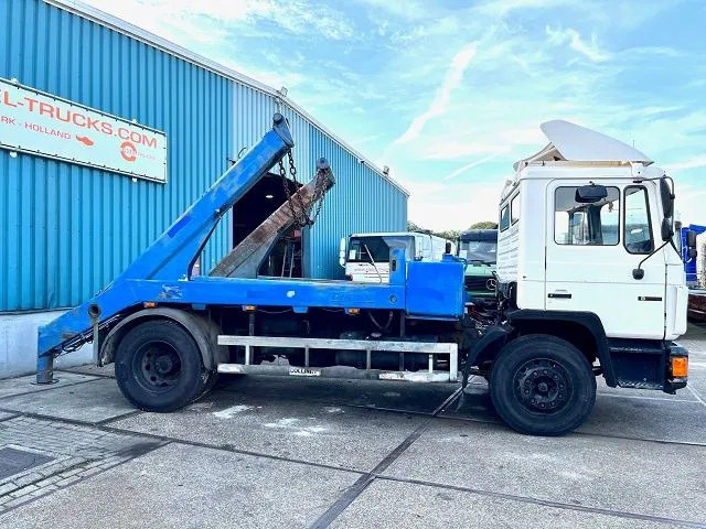 MAN F 18.232 (6 CILINDER) M90 WITH TELESCOPIC CONTAINER SYSTEM (8 GEARS MANUAL GEARBOX / EURO 1 (MECHANICAL PUMP AND INJECTORS)) - Мултилифт за контейнери камион: снимка 4 MAN F 18.232 (6 CILINDER) M90 WITH TELESCOPIC CONTAINER SYSTEM (8 GEARS MANUAL GEARBOX / EURO 1 (MECHANICAL PUMP AND INJECTORS)) - Мултилифт за контейнери камион: снимка 4