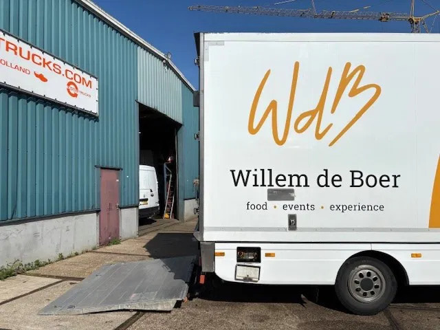 Рефрижератор камион Mercedes-Benz Atego 816 L 4x2 ORIGINAL DUTCH COOLER TRUCK WITH CARRIER XARIOS 600D/E (MANUAL GEARBOX / AIRCONDITIONING / 2.000 KG. TAILLIFT): снимка 14