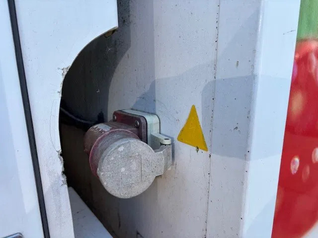 Рефрижератор камион Mercedes-Benz Atego 816 L 4x2 ORIGINAL DUTCH COOLER TRUCK WITH CARRIER XARIOS 600D/E (MANUAL GEARBOX / AIRCONDITIONING / 2.000 KG. TAILLIFT): снимка 16