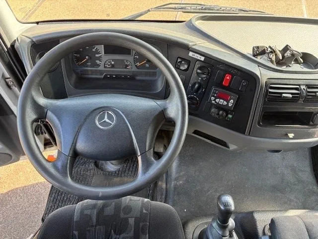 Рефрижератор камион Mercedes-Benz Atego 816 L 4x2 ORIGINAL DUTCH COOLER TRUCK WITH CARRIER XARIOS 600D/E (MANUAL GEARBOX / AIRCONDITIONING / 2.000 KG. TAILLIFT): снимка 8