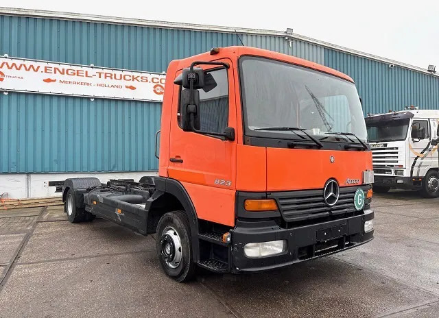 Mercedes-Benz Atego 823L DAY CAB (6-CILINDER) 4x2 CHASSIS (MANUAL GEARBOX / SPER DIFFERENTIAL / 6-CILINDER ENGINE) - Шаси кабина: снимка 2 Mercedes-Benz Atego 823L DAY CAB (6-CILINDER) 4x2 CHASSIS (MANUAL GEARBOX / SPER DIFFERENTIAL / 6-CILINDER ENGINE) - Шаси кабина: снимка 2