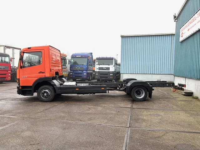Mercedes-Benz Atego 823L DAY CAB (6-CILINDER) 4x2 CHASSIS (MANUAL GEARBOX / SPER DIFFERENTIAL / 6-CILINDER ENGINE) - Шаси кабина: снимка 5 Mercedes-Benz Atego 823L DAY CAB (6-CILINDER) 4x2 CHASSIS (MANUAL GEARBOX / SPER DIFFERENTIAL / 6-CILINDER ENGINE) - Шаси кабина: снимка 5