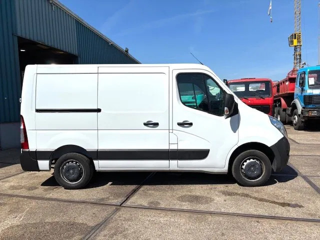 Opel Movano T3300 2.4CDTI L1H1 (EURO 6 / 6 GEARS MANUAL GEARBOX / AIRCONDITIONING / APPLE CARPLAY / REAR VIEW CAMERA / ETC) - Малък ван: снимка 4 Opel Movano T3300 2.4CDTI L1H1 (EURO 6 / 6 GEARS MANUAL GEARBOX / AIRCONDITIONING / APPLE CARPLAY / REAR VIEW CAMERA / ETC) - Малък ван: снимка 4