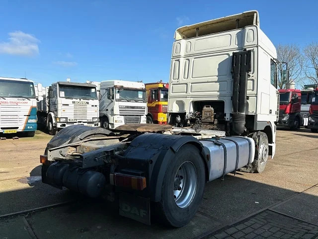 DAF 95.380 XF SPACECAB (EURO 2 / ZF16 MANUAL GEARBOX / D.E.B. ENGINE BRAKE / AIRCONDITIONING) - Влекач: снимка 3 DAF 95.380 XF SPACECAB (EURO 2 / ZF16 MANUAL GEARBOX / D.E.B. ENGINE BRAKE / AIRCONDITIONING) - Влекач: снимка 3