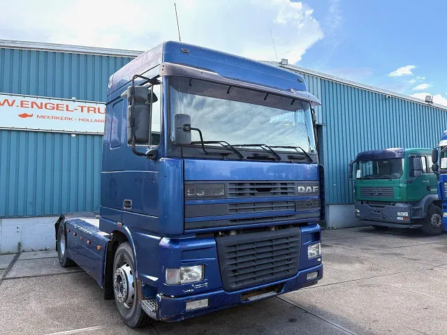 DAF 95.380 XF SPACECAB (EURO 2 / ZF16 MANUAL GEARBOX / HYDRAULIC KIT / P.T.O. / SIDE SKIRTS / AIRCONDITIONING) - Влекач: снимка 2 DAF 95.380 XF SPACECAB (EURO 2 / ZF16 MANUAL GEARBOX / HYDRAULIC KIT / P.T.O. / SIDE SKIRTS / AIRCONDITIONING) - Влекач: снимка 2