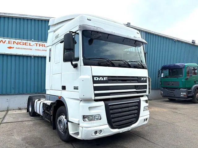 DAF XF 105.460 SPACECAB (4 IDENTICAL UNITS AVAILBLE) (ZF16 MANUAL GEARBOX / MX-BRAKE / 870+430 LITER TANK / FRIDGE / AIRCONDITIONING - Влекач: снимка 2 DAF XF 105.460 SPACECAB (4 IDENTICAL UNITS AVAILBLE) (ZF16 MANUAL GEARBOX / MX-BRAKE / 870+430 LITER TANK / FRIDGE / AIRCONDITIONING - Влекач: снимка 2