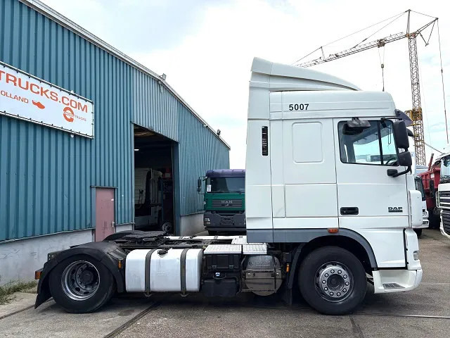 DAF XF 105.460 SPACECAB (4 IDENTICAL UNITS AVAILBLE) (ZF16 MANUAL GEARBOX / MX-BRAKE / 870+430 LITER TANK / FRIDGE / AIRCONDITIONING - Влекач: снимка 4 DAF XF 105.460 SPACECAB (4 IDENTICAL UNITS AVAILBLE) (ZF16 MANUAL GEARBOX / MX-BRAKE / 870+430 LITER TANK / FRIDGE / AIRCONDITIONING - Влекач: снимка 4