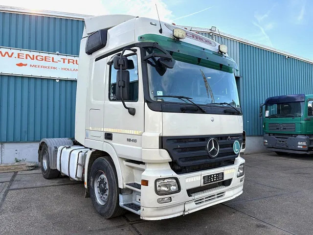 Mercedes-Benz Actros 1846 LS (MP2) (EPS WITH CLUTCH / RETARDER / 3-PEDALS/ AIRCONDITIONING / ETC) - Влекач: снимка 2 Mercedes-Benz Actros 1846 LS (MP2) (EPS WITH CLUTCH / RETARDER / 3-PEDALS/ AIRCONDITIONING / ETC) - Влекач: снимка 2