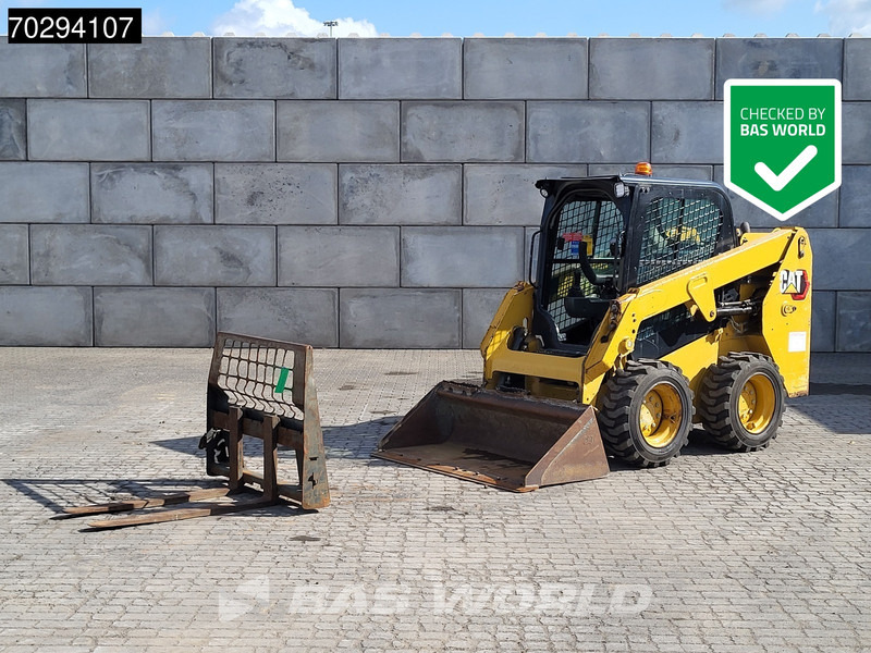 Caterpillar 226 D3 BUCKET + FORKS - Мини челен товарач: снимка 1 Caterpillar 226 D3 BUCKET + FORKS - Мини челен товарач: снимка 1