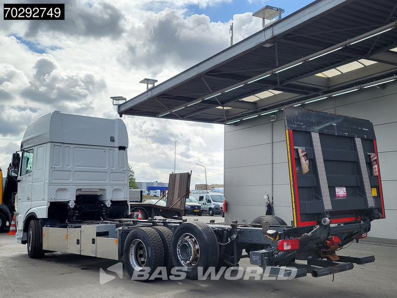 DAF XF 530 XF 6X2 2000kg Ladebordwand Lift+Steering-Axle Navi ACC Euro 6 - Шаси кабина: снимка 2 DAF XF 530 XF 6X2 2000kg Ladebordwand Lift+Steering-Axle Navi ACC Euro 6 - Шаси кабина: снимка 2