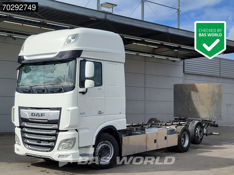 DAF XF 530 XF 6X2 2000kg Ladebordwand Lift+Steering-Axle Navi ACC Euro 6 - Шаси кабина: снимка 1 DAF XF 530 XF 6X2 2000kg Ladebordwand Lift+Steering-Axle Navi ACC Euro 6 - Шаси кабина: снимка 1