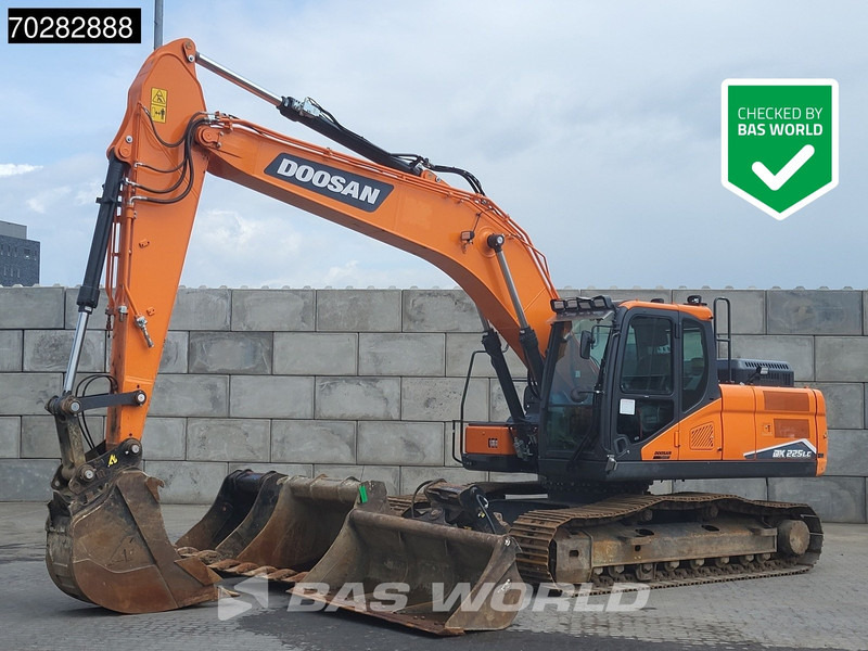 Doosan DX225 LC-7 4 BUCKETS - Верижен багер: снимка 1 Doosan DX225 LC-7 4 BUCKETS - Верижен багер: снимка 1