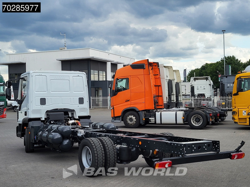 Iveco Eurocargo 120LE210 4X2 Nieuw! CNG 2xTanks Retarder TELMA Euro 6 - Шаси кабина: снимка 2 Iveco Eurocargo 120LE210 4X2 Nieuw! CNG 2xTanks Retarder TELMA Euro 6 - Шаси кабина: снимка 2