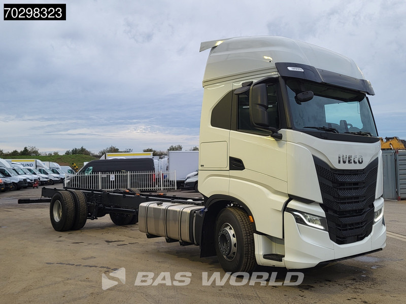 Iveco S-Way 420 4X2 NEW! Chassis, Automatic Standklima 2xTanks Euro 6 - Шаси кабина: снимка 3 Iveco S-Way 420 4X2 NEW! Chassis, Automatic Standklima 2xTanks Euro 6 - Шаси кабина: снимка 3