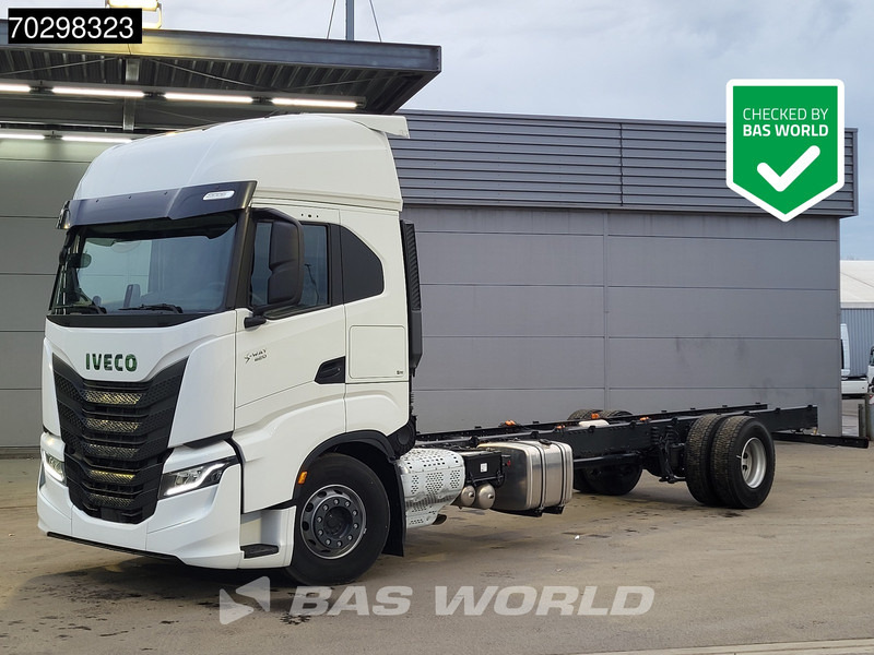 Iveco S-Way 420 4X2 NEW! Chassis, Automatic Standklima 2xTanks Euro 6 - Шаси кабина: снимка 1 Iveco S-Way 420 4X2 NEW! Chassis, Automatic Standklima 2xTanks Euro 6 - Шаси кабина: снимка 1