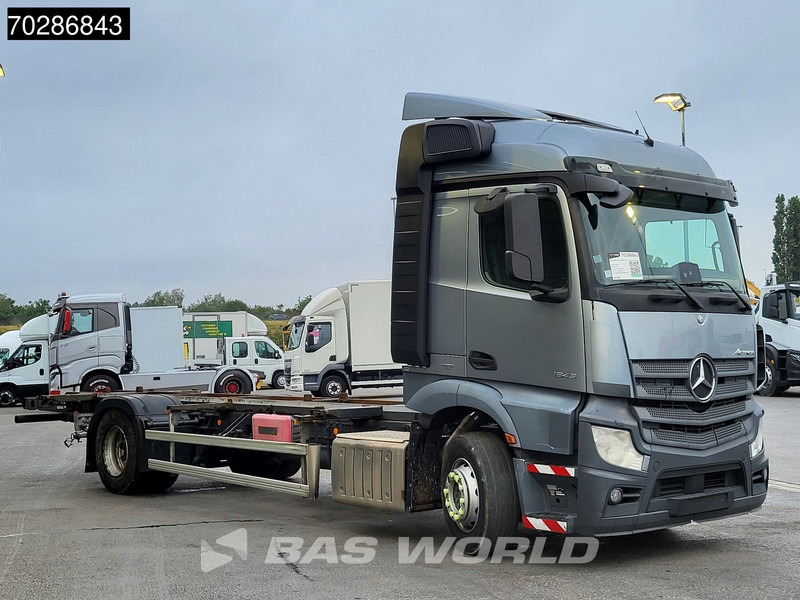 Mercedes-Benz Actros 1843 4X2 BDF 2xTanks Automatic Euro 6 - Контейнеровоз/ Сменна каросерия камион: снимка 3 Mercedes-Benz Actros 1843 4X2 BDF 2xTanks Automatic Euro 6 - Контейнеровоз/ Сменна каросерия камион: снимка 3