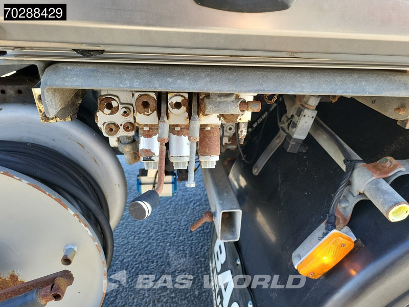 Лизинг на Renault Kerax 400 6X4 13m3 Wolftechnik Saugbagger Manual Big-Axle Euro 3 Renault Kerax 400 6X4 13m3 Wolftechnik Saugbagger Manual Big-Axle Euro 3: снимка 15