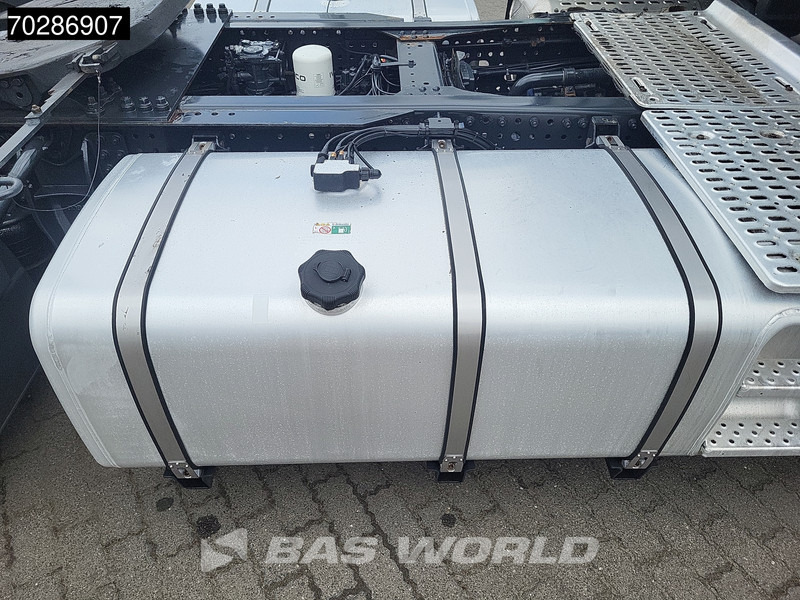 Влекач Iveco S-Way 480 4X2 Mega Retarder Standklima 2xTanks Navi ACC LED Euro 6: снимка 12