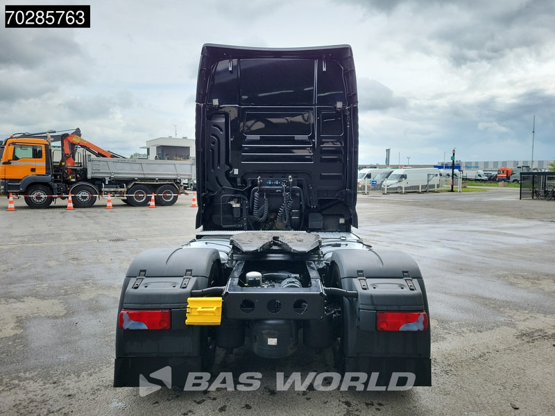 Влекач MAN TGX 18.470 4X2 XXL 2x Tanks Retarder Navi Standklima ACC: снимка 9