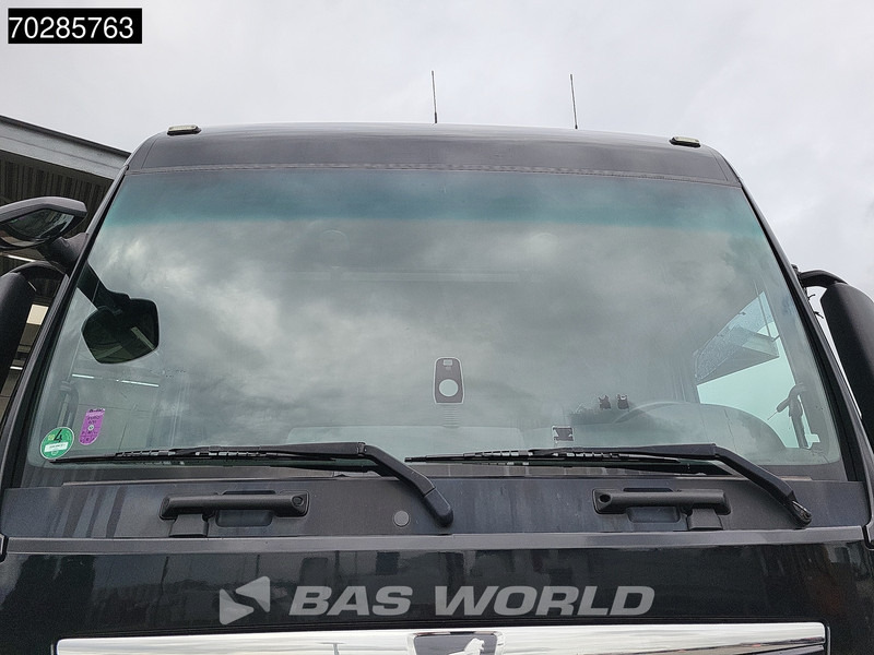 Влекач MAN TGX 18.470 4X2 XXL 2x Tanks Retarder Navi Standklima ACC: снимка 7