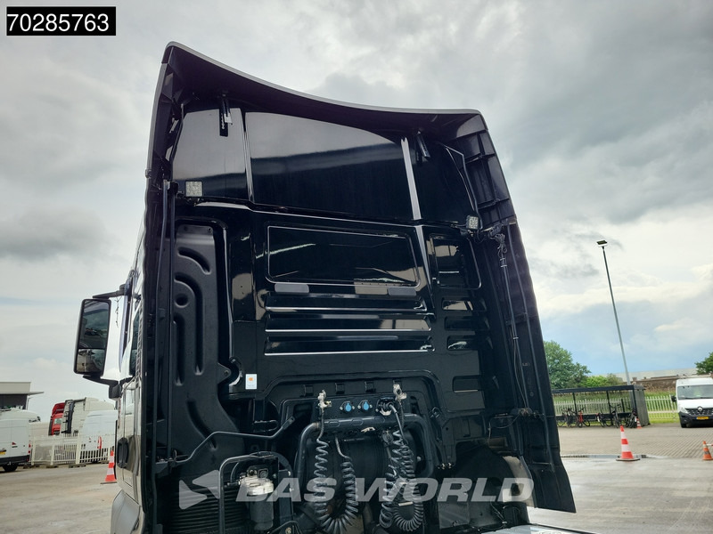 Влекач MAN TGX 18.470 4X2 XXL 2x Tanks Retarder Navi Standklima ACC: снимка 10