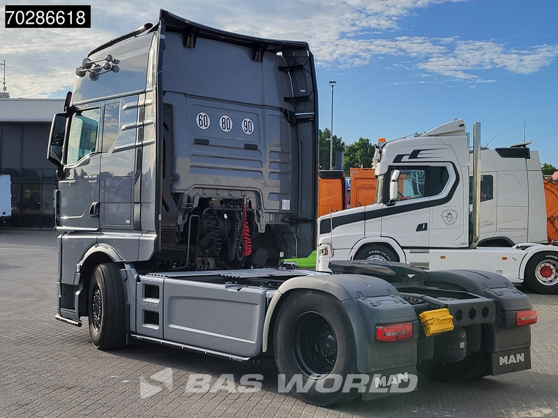 MAN TGX 18.520 4X2 Individual Lion S! GX Retarder Full-Air 2x Tanks Navi LED ACC Euro 6 - Влекач: снимка 2 MAN TGX 18.520 4X2 Individual Lion S! GX Retarder Full-Air 2x Tanks Navi LED ACC Euro 6 - Влекач: снимка 2
