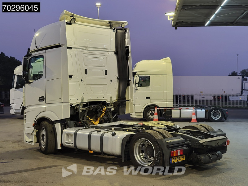 Mercedes-Benz Actros 1845 Actros 4X2 GigaSpace NL-Truck Mega 2xTanks Standklima ACC Euro 6 - Влекач: снимка 2 Mercedes-Benz Actros 1845 Actros 4X2 GigaSpace NL-Truck Mega 2xTanks Standklima ACC Euro 6 - Влекач: снимка 2