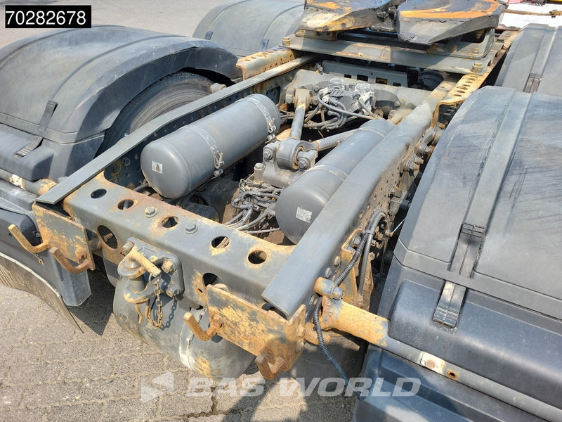 Влекач Mercedes-Benz Actros 2651 6X4 StreamSpace Retarder 2x Tanks Big-Axle ADR Xenon Hydraulik: снимка 18