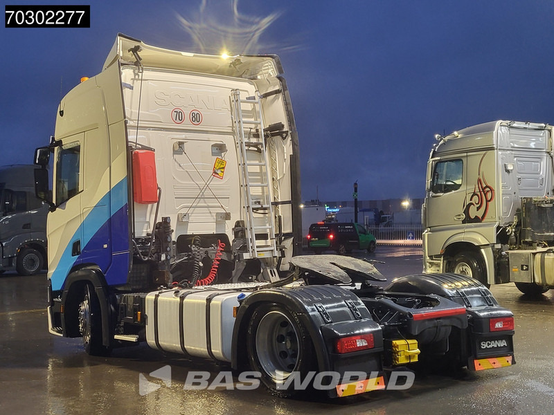 Scania R450 4X2 Mega Hebesattel Retarder 2x Tanks Standklima - Влекач: снимка 2 Scania R450 4X2 Mega Hebesattel Retarder 2x Tanks Standklima - Влекач: снимка 2