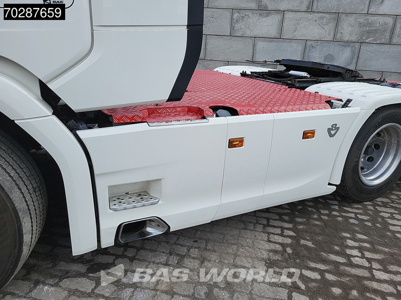 Влекач Scania R590 R 6X4 Full-Air Retarder Standklima Leather LED: снимка 11