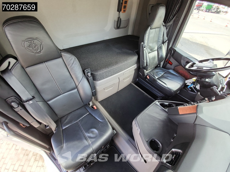 Влекач Scania R590 R 6X4 Full-Air Retarder Standklima Leather LED: снимка 6