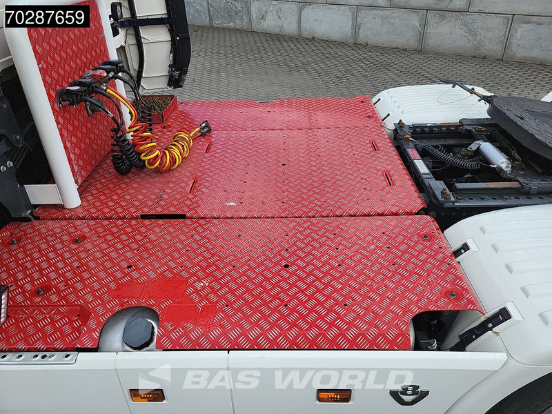 Влекач Scania R590 R 6X4 Full-Air Retarder Standklima Leather LED: снимка 8